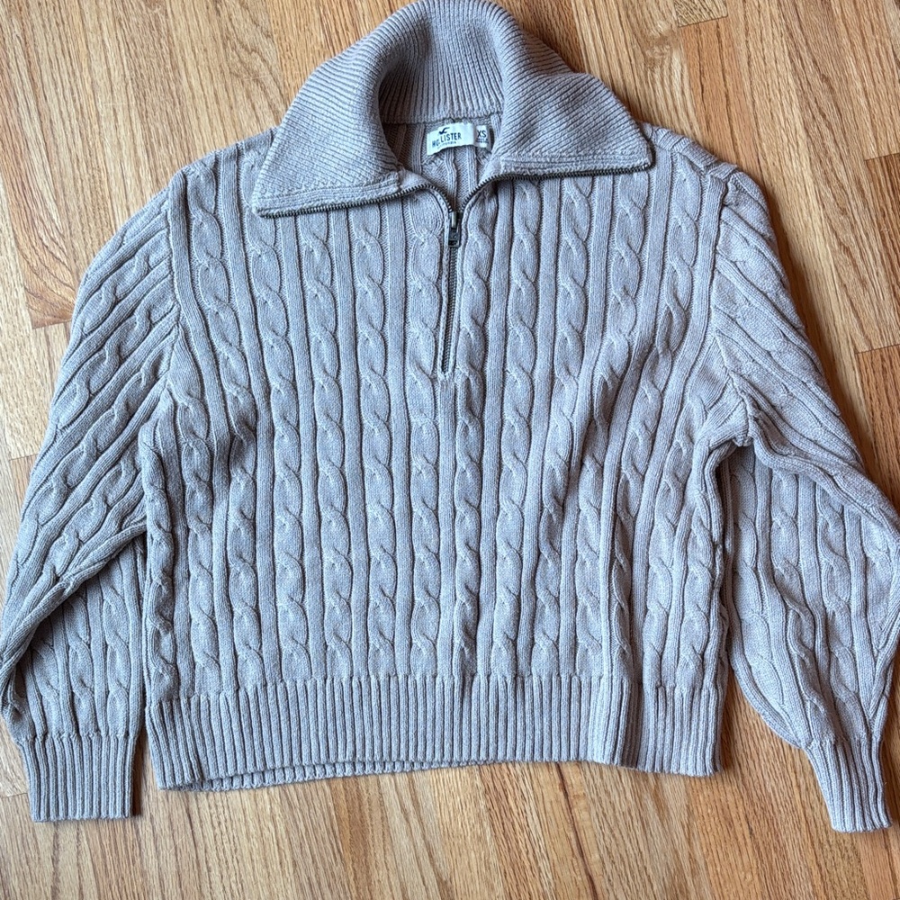Hollister XS tan oversized crop Cable Knit Quarter-Zip Sweater